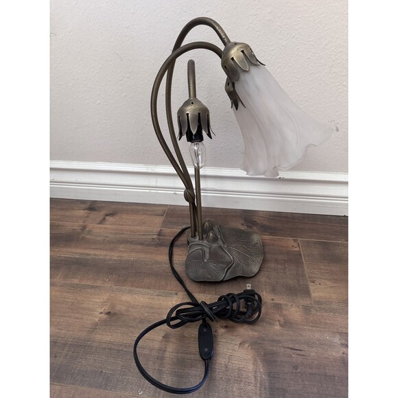 Tiffany Style Lily Pad Table 3 Lamps, 2 Frosted Art Glass Frosted Lily Shades - Picture 2 of 11